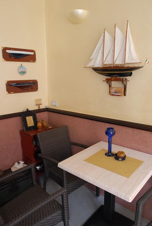 Отель Antico Caffe' Del Moro Бонассола Экстерьер фото